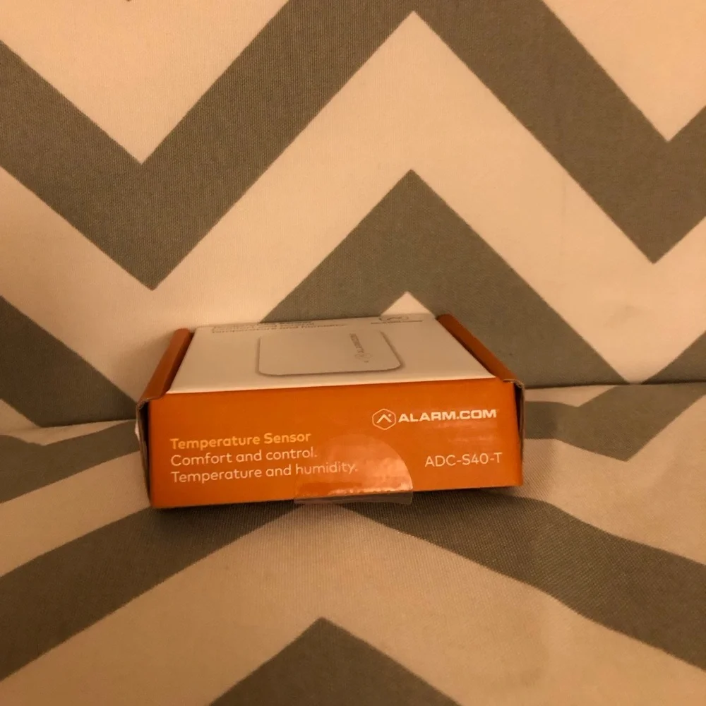 Temperature & Humidity Sensor - Picture 3 of 8